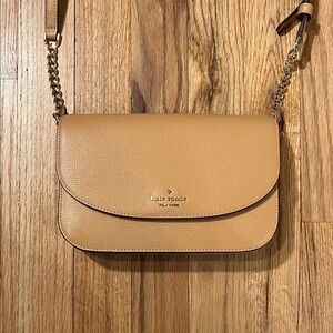 Kate Spade Kristi Crossbody Bag with Gold Chain in Tiramisu